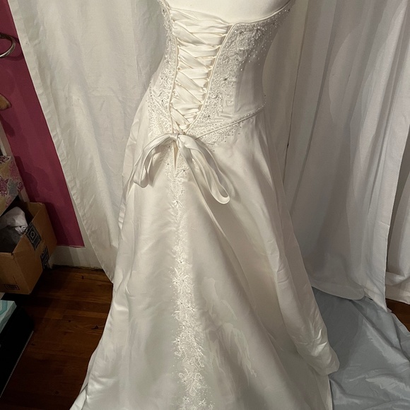 Maggie Sottero Wedding Gown Dresses & Skirts - Maggie Sortero beautiful, satin, beaded, corseted wedding dress